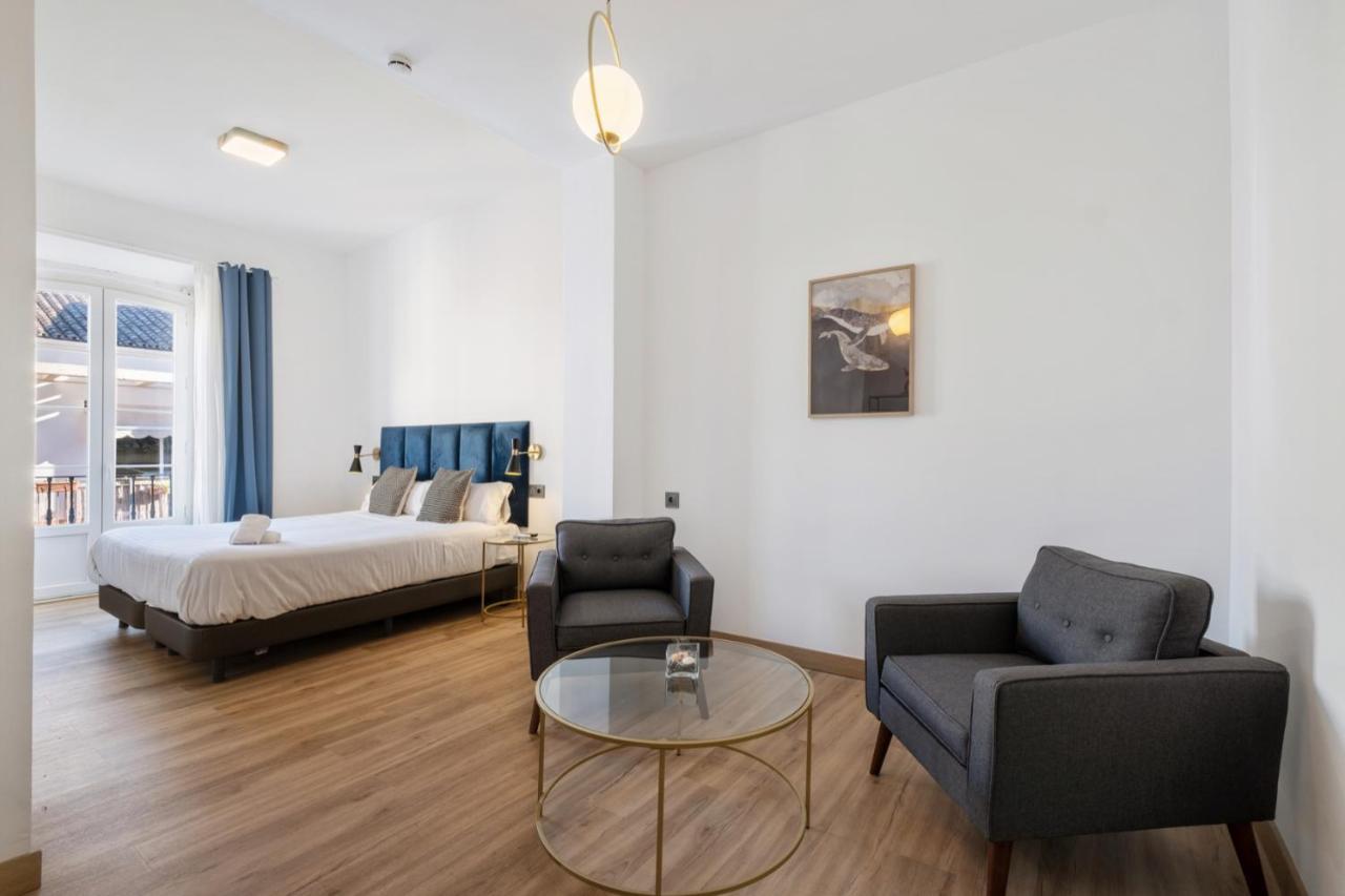 Malaga City Suites Экстерьер фото
