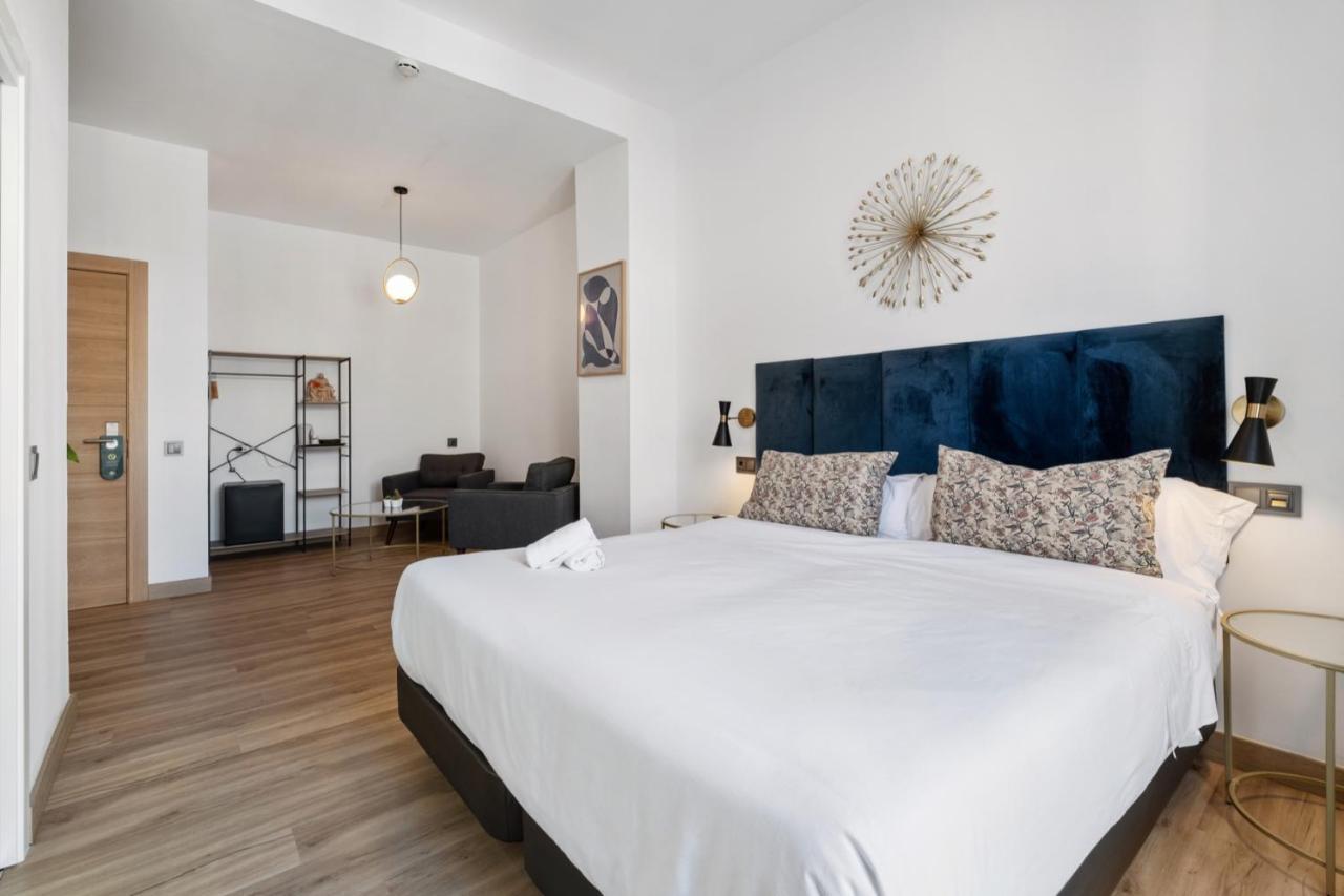 Malaga City Suites Экстерьер фото