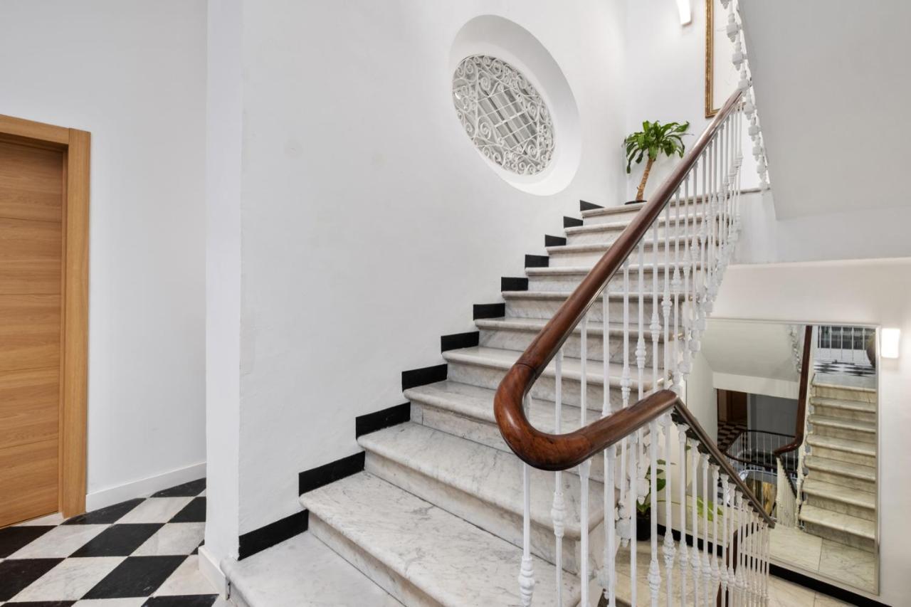 Malaga City Suites Экстерьер фото