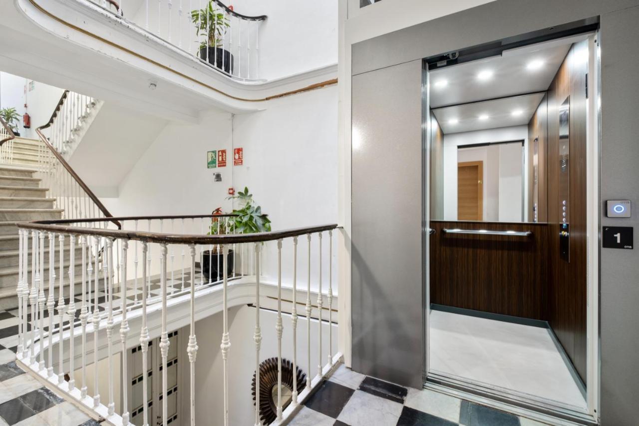 Malaga City Suites Экстерьер фото